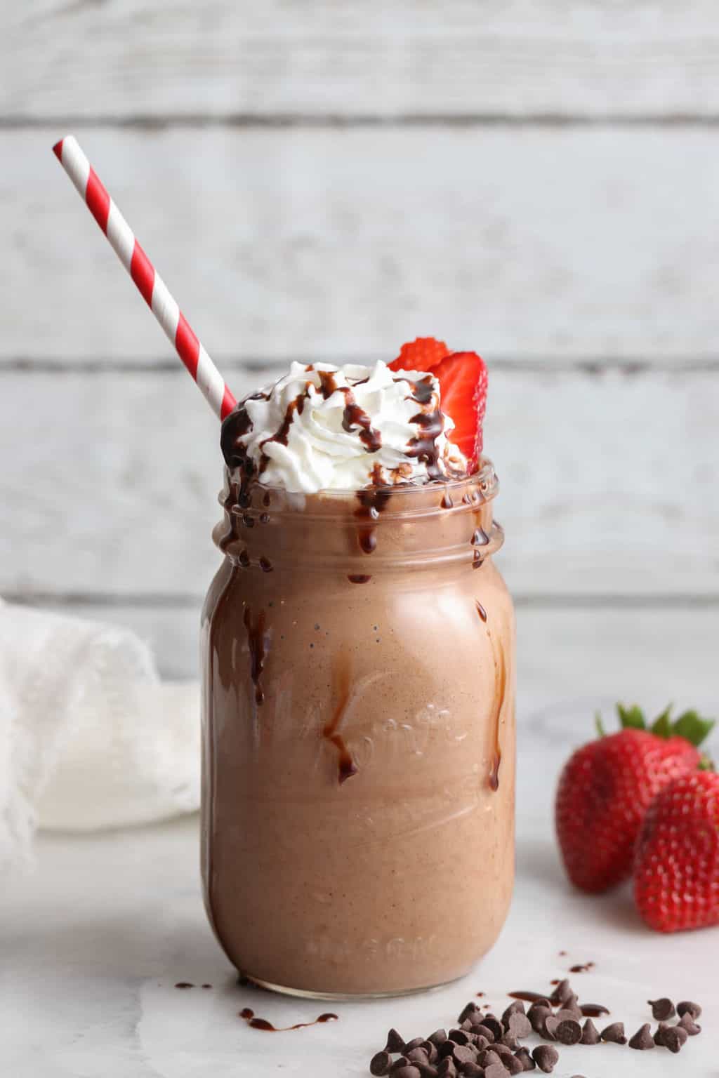 Vegan Chocolate Milkshake (5 Ingredients!) - Vegan Blueberry